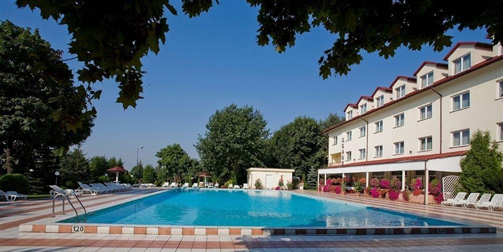 Hotel Ambasador Chojny Łódź Exterior foto